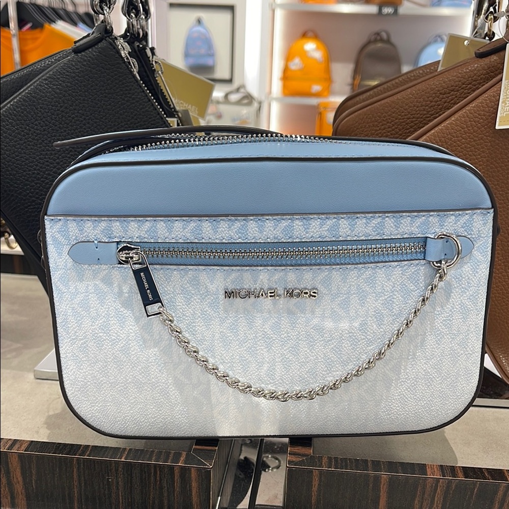 MICHAEL KORS Jet Set Large Ombré Signature Logo Crossbody Body
Light Sky… - Picture 2 of 16